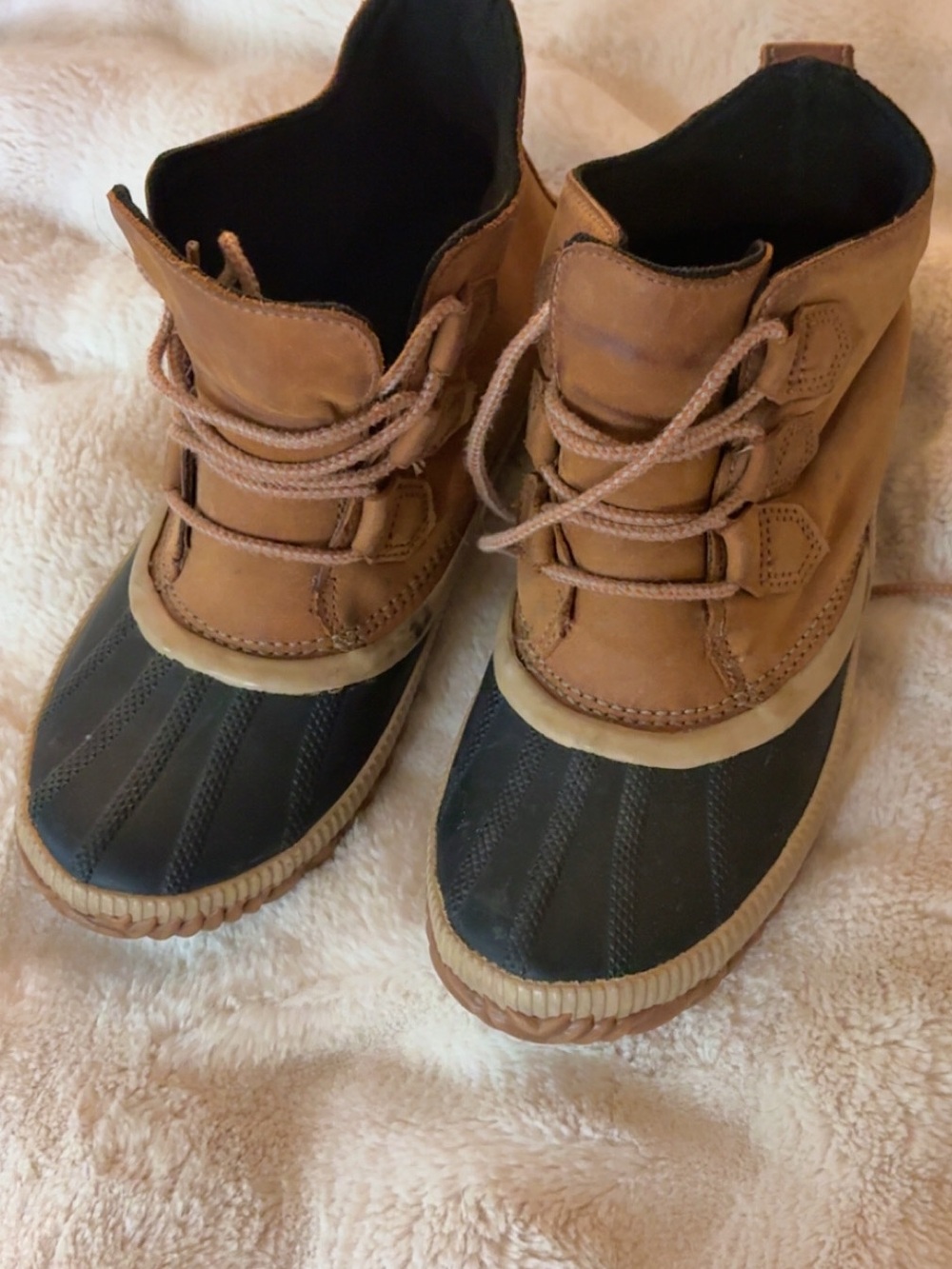 Sorel in out boots ladies size 8.5